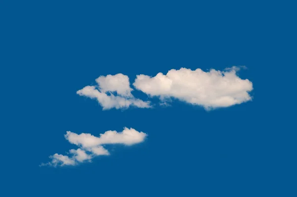 Δύο Τεντωμένα Σύννεφα Σύννεφα Στον Γαλάζιο Ουρανό Φυσικό Φόντο Του — Φωτογραφία Αρχείου