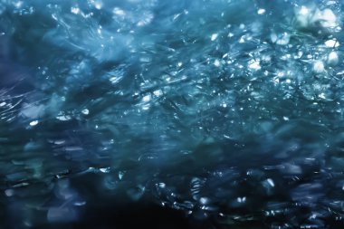 Bulanık parlak doku. Soyut arkaplan. Parlak mavi yüzey. Odaklanmamış makro resim