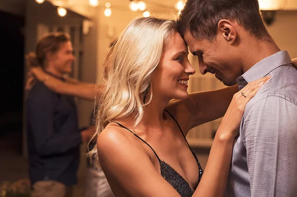 Beautiful Loving Couple Dancing Patio Illuminated Wires Light Bulbs Young — Stock Photo, Image