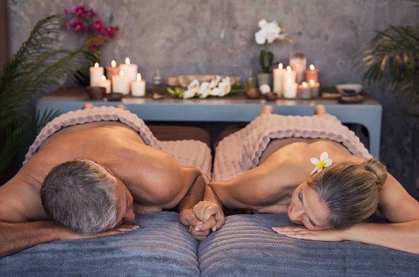 Senior Loving Couple Lying Naked Spa Center Holding Hands Mature — Stock Photo, Image