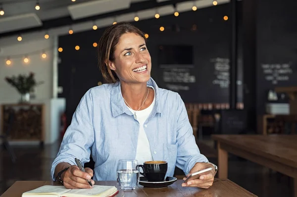 Portrait Mature Smiling Woman Looking Away While Sending Phone Message — Stock Photo, Image