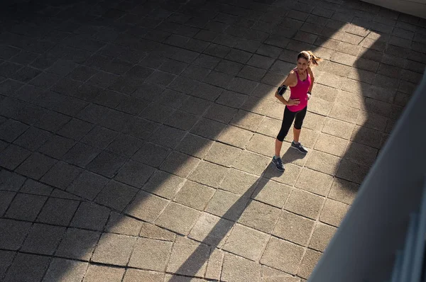 Rijpe Vrouw Nemen Van Een Pauze Sport Opleiding Stad Straat — Stockfoto