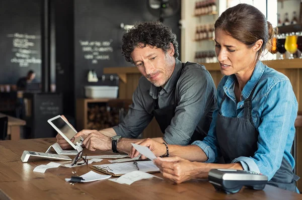 Man Woman Sitting Cafeteria Discussing Finance Month Stressed Couple Looking — Stock Photo, Image