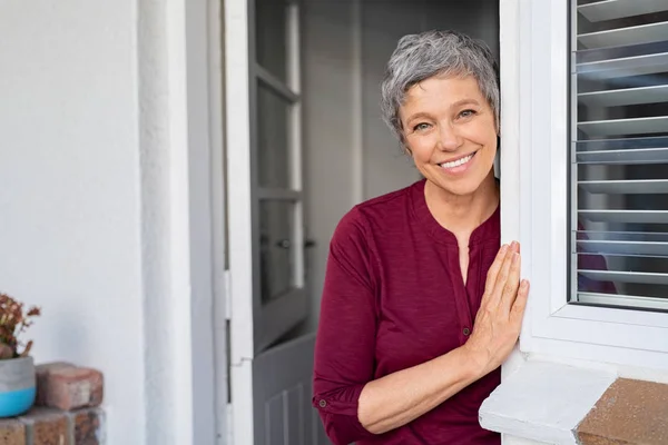 Portrait Senior Woman Standing While Leaning Door Home Looking Camera — Stock Photo, Image