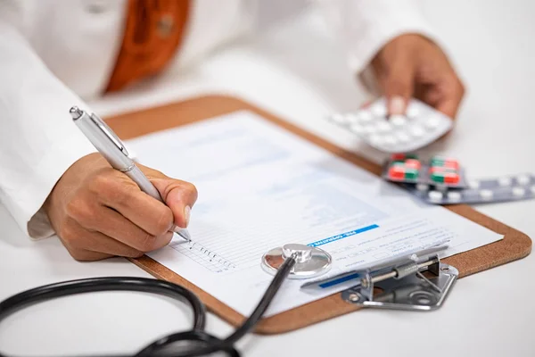 Closeup Woman Hands Writing Medicine Inventory Close Hands Female Doctor — Stock Photo, Image
