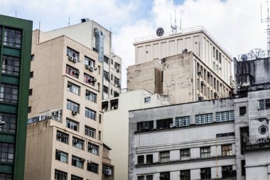 Eski konut beton binaların düşük açılı görünüş