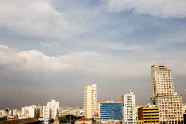 Metropolis manzarası dikey gecekondu.