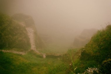 Sis antik taş kalıntılar Inca iz üzerinde. Peru. Güney Amerika. Hiçbir insan.