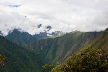 And Dağları ve bulutların üstünde Inca Trail. Peru. Güney Amerika.