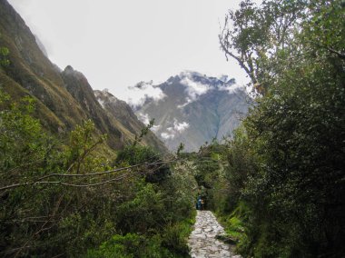 Antik Inca Trail döşeli yolda Machu Picchu zammı. Peru. Hiçbir insan