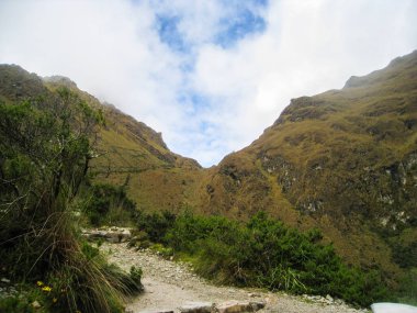 Antik Inca Trail döşeli yolda Machu Picchu zammı. Peru. Hiçbir insan