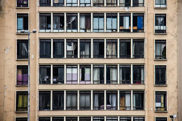 Fachada de edificio residencial de hormigón . — Foto de Stock