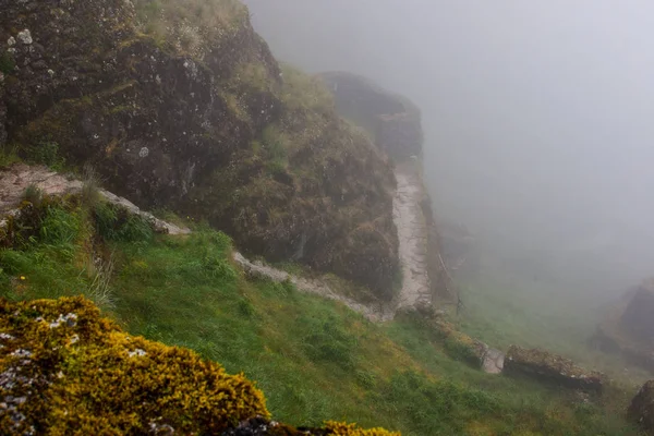 Sis antik taş kalıntılar Inca iz üzerinde. Peru. Güney Amerika. Hiçbir insan.