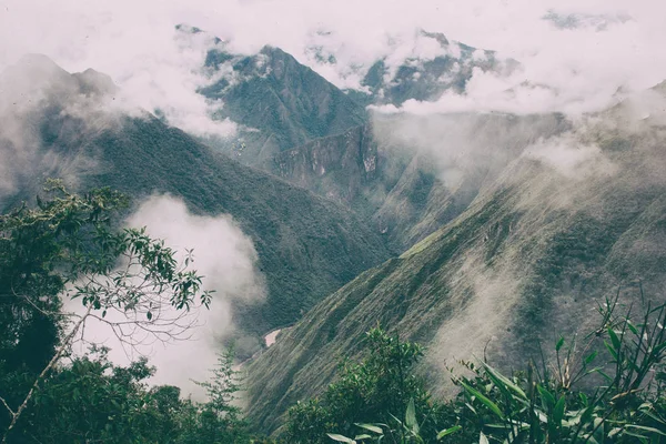 Vista panorámica de los Andes en el Camino Inca. Perú. América del Sur . — Foto de Stock