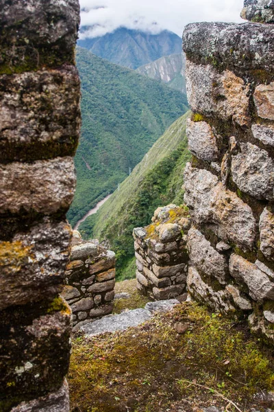 Nézd meg egy inka kő romjai a város. Függőleges. — Stock Fotó