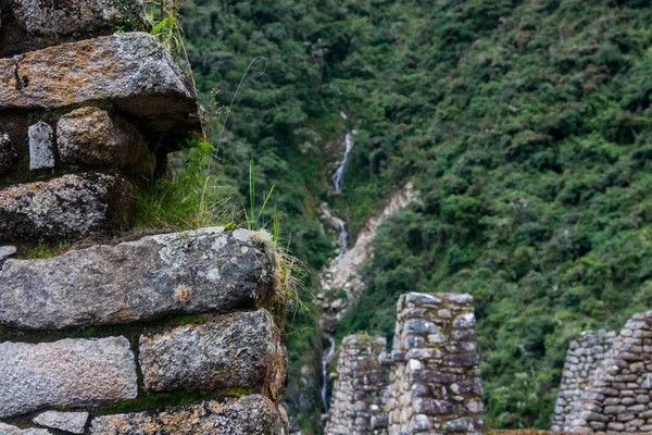 Cascada de ruinas de piedra Ciudad Inca . — Foto de Stock