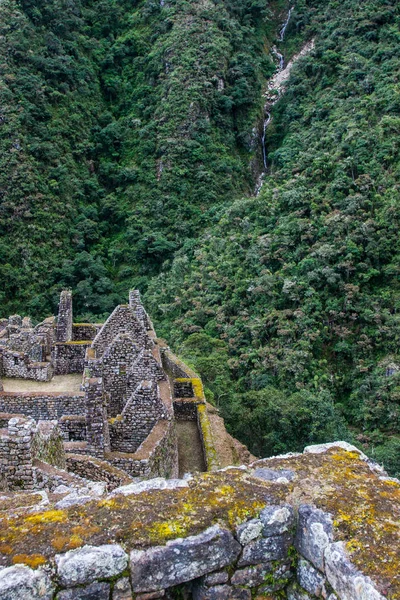 Καταρράκτη, Inca ερείπια και άγρια Άνδεις. — Φωτογραφία Αρχείου