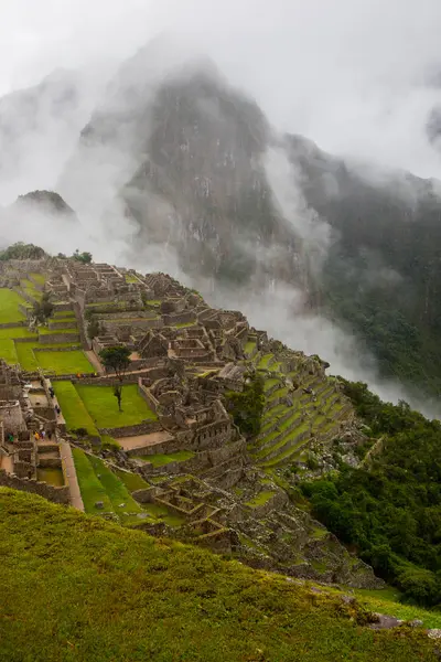 Hermosa vista vertical de Machu Picchu. Perú. América del Sur . — Foto de Stock