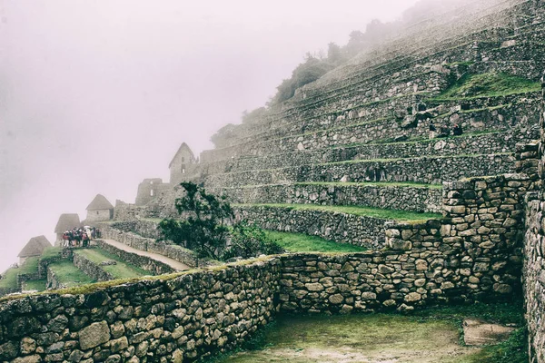 Hermosa vista de ruinas y terrazas agrícolas . — Foto de Stock