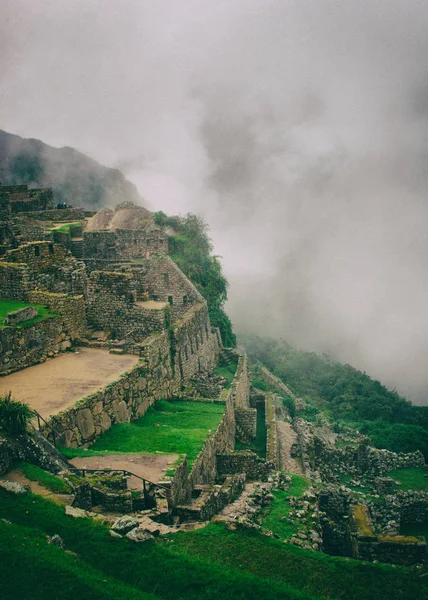 Green fields and ancient ruins. — Stock Photo, Image