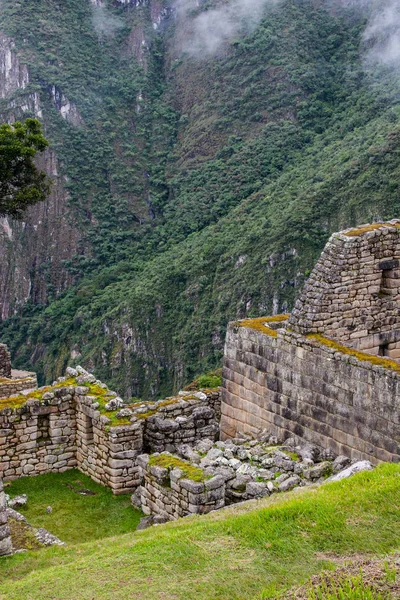 Inca ruins on a cliff. — Stock Photo, Image