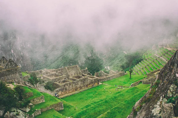 Nebel in Machu Picchu. Peru. keine Menschen. — Stockfoto
