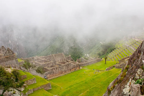 Mlha v Machu Picchu. Peru. Žádní lidé. — Stock fotografie