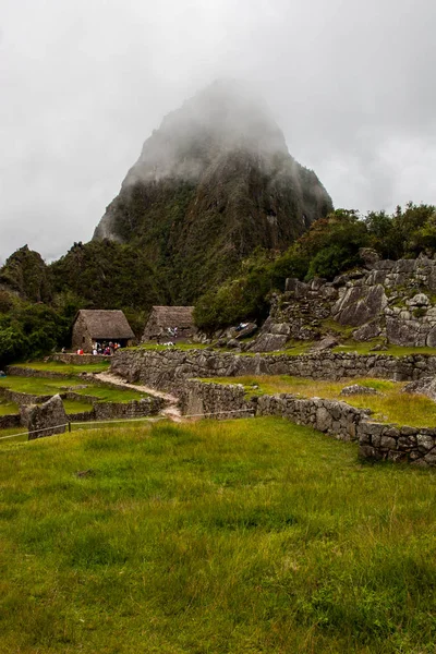 Τουρίστες στο Μάτσου Πίτσου Inca ερείπια. — Φωτογραφία Αρχείου