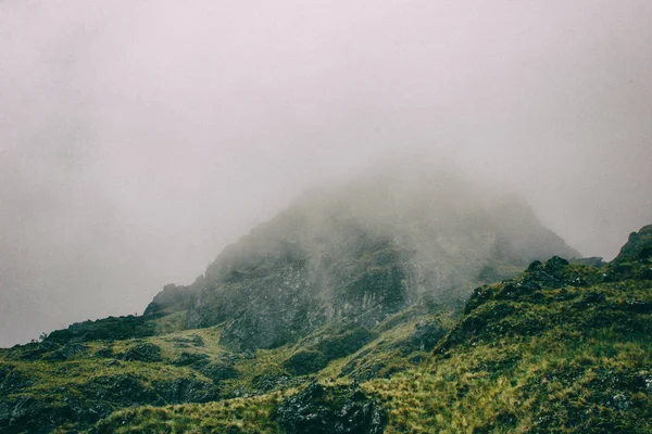 Nubes en los Andes. Nca Trail. Perú. No hay gente . — Foto de Stock
