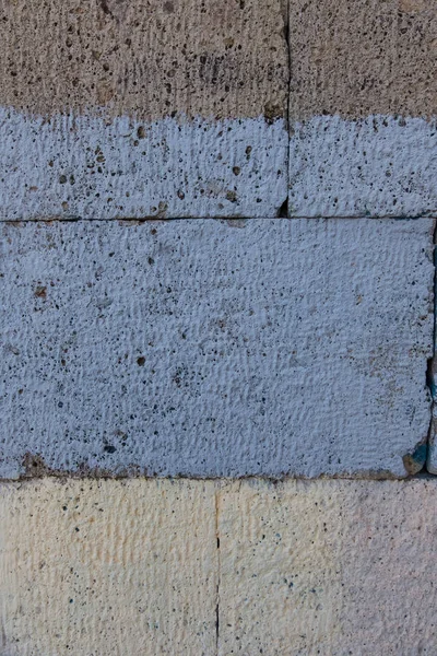 그려진된 큰 콘크리트 벽돌로 만든 벽. — 스톡 사진