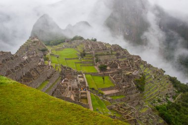 Sis içinde Peru'daki Machu Picchu antik kayıp şehir. Güney Amerika. Hiçbir insan.