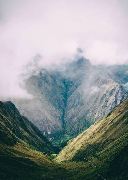 隐藏的山. — 图库照片