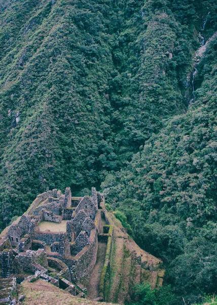 Imagen vertical del pueblo Inca en los Andes . — Foto de Stock