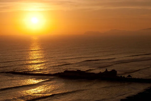 Tropická západ slunce nad oceánem. — Stock fotografie