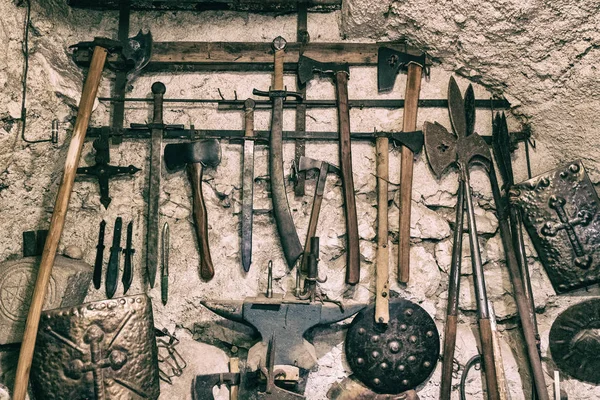 Medieval weapons on a white stone wall. Cool background. — Stock Photo, Image