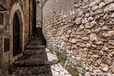 Merdivenlerde bir Ortaçağ kenti yol.