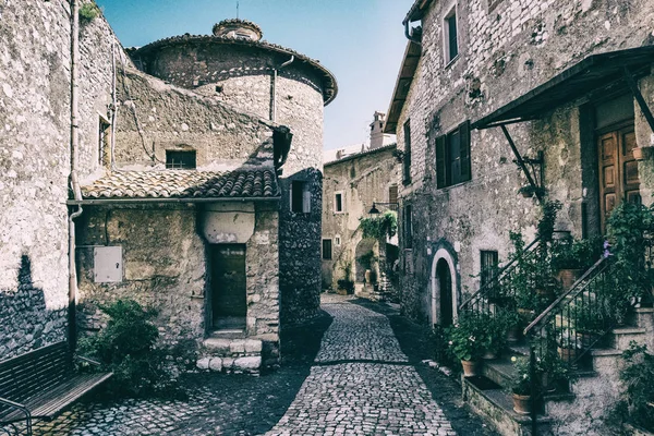 Arquitectura medieval de Sermoneta en Italia . — Foto de Stock