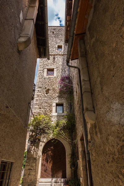 Hermosa fachada de casa de una ciudad medieval . — Foto de Stock