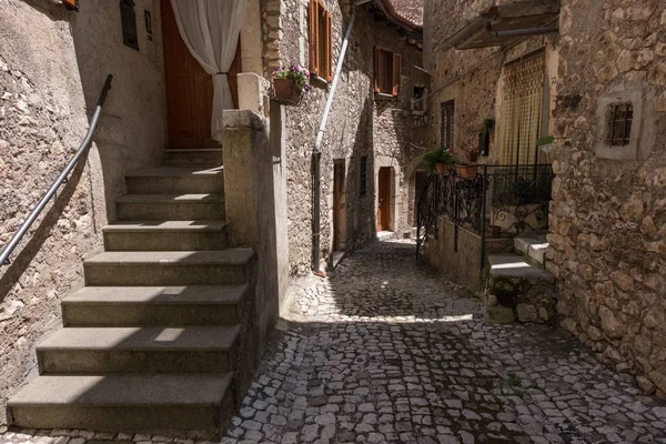 Sun light design on a medieval town path. — Stock Photo, Image