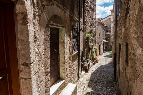 Vista de la calle de un casco antiguo histórico . — Foto de Stock