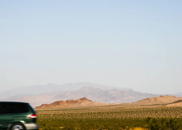 Nevada Çöl Vadinin Bir Arabadan Arka Plan Manzara Duvar Kağıdı — Stok fotoğraf