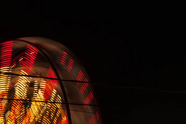 Fond Écran Rotation Ferris Wheel Avec Des Lumières Jaunes Rouges — Photo