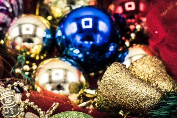 Topları Kutlama Ağacı Süslemeleri Noel Canlı Renkli Duvar Kağıdı Arka — Stok fotoğraf