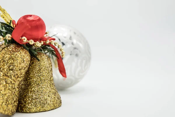 Férias Fundo Papel Parede Decorações Coloridas Natal Isolado Fundo Branco — Fotografia de Stock