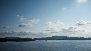 Norveç'te Bergen limanının girişi soğuk bir erken yaz sabahı