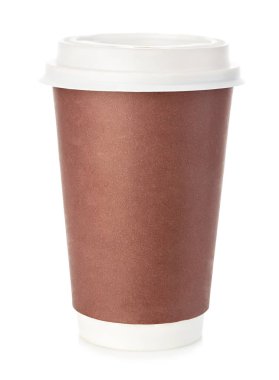 Büyük kahverengi bardak kahve yakın çekim beyaz bir arka plan üzerinde izole.