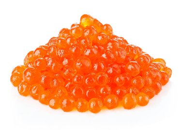 Beyaz arka plan üzerinde izole kırmızı havyar yakın çekim.