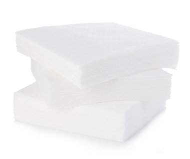 Beyaz bir arka plan üzerinde izole peçete yakın çekim.