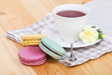 çay ve beyaz acıbadem kurabiyesi