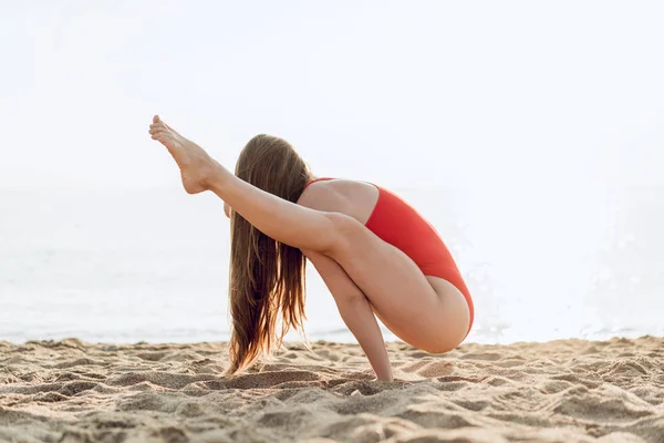 Pretty Woman Practicing Arm Balance Yoga Poses Her Travel Spain — Stock Photo, Image